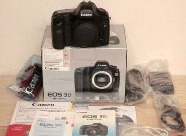 Canon EOS 5D Mark II 21MP DSLR Camera + mit 24-105 mm L IS Objektiv